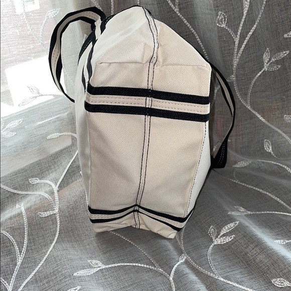 🌴🌴Challenge Tote-Cream and Black Classic Bag - Picture 5 of 6